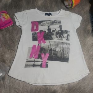 3/$25 • DKNY • White Graphic Crewneck Ribbed T-shirt Girls 5 Glitter Pink